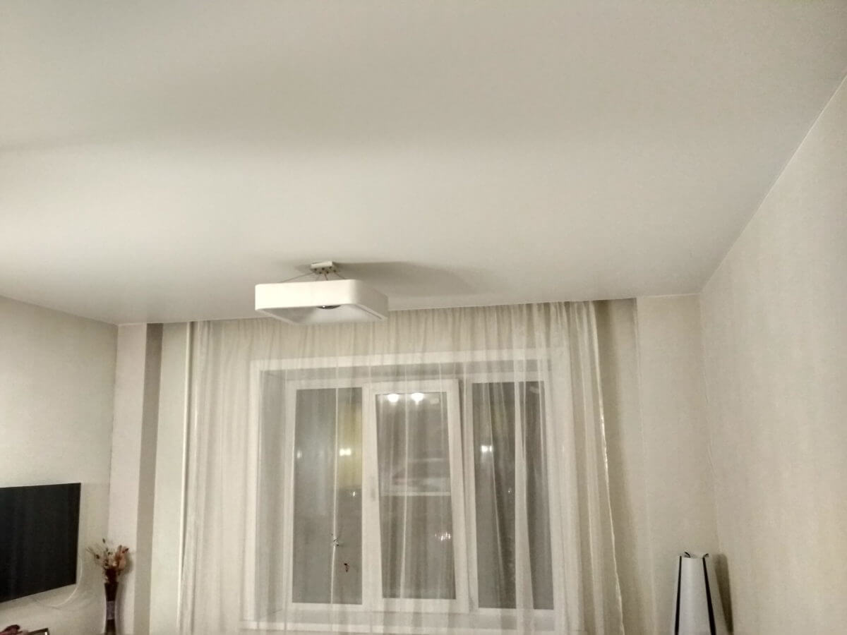 Матовый натяжной потолок — бархатистая поверхность без бликов