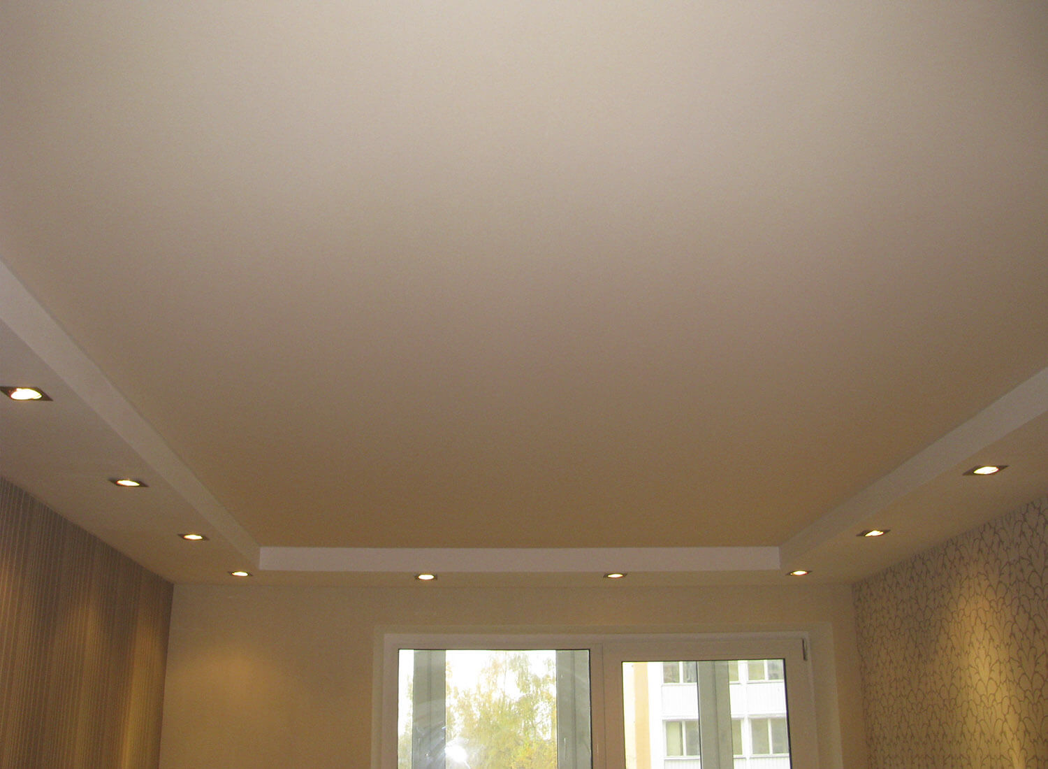 Матовый натяжной потолок — гостиная, Кишинёв