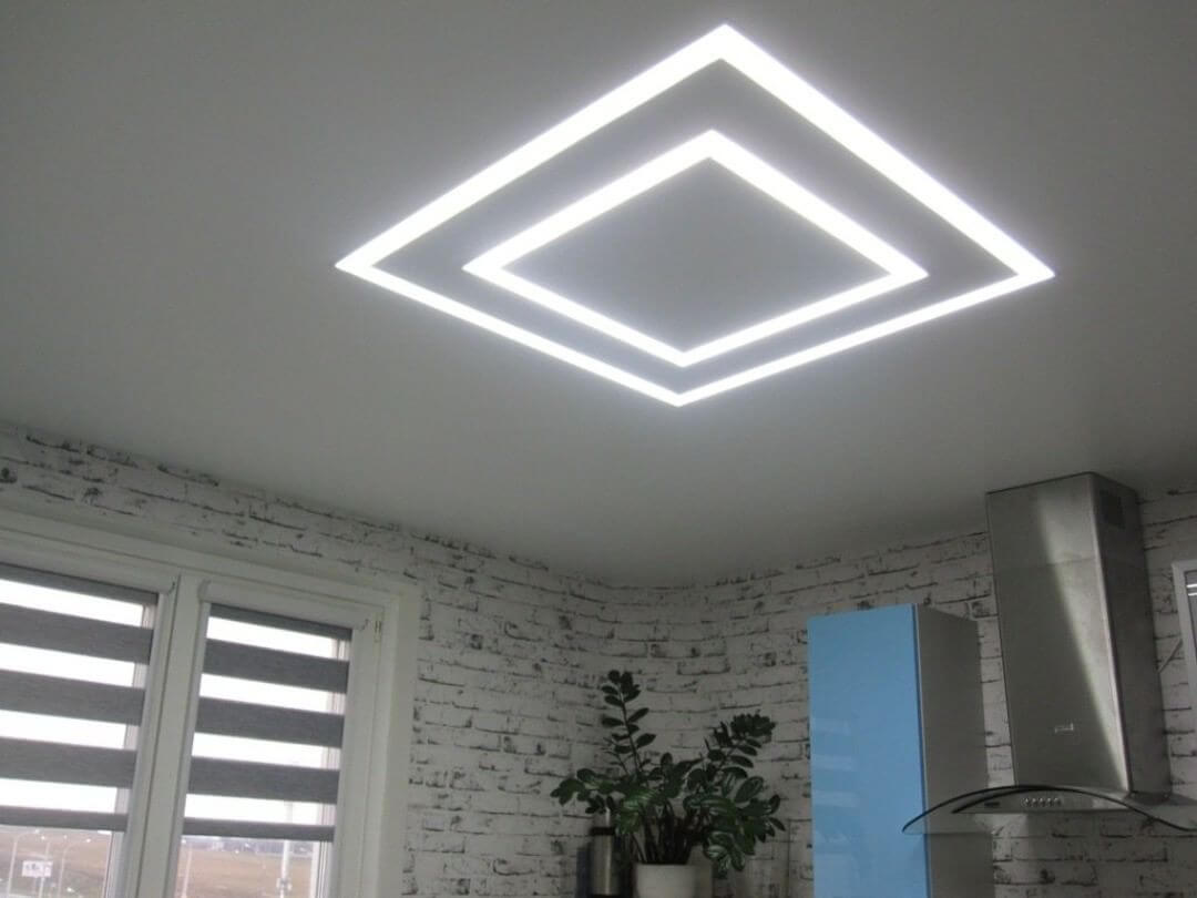 Linii luminoase Slott în bucătărie, Chișinău