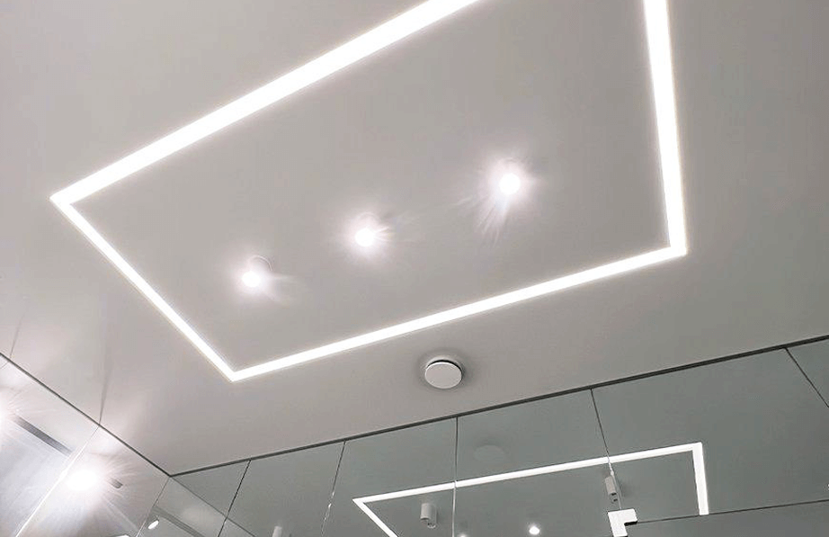 Linii luminoase Slott în birou, Chișinău