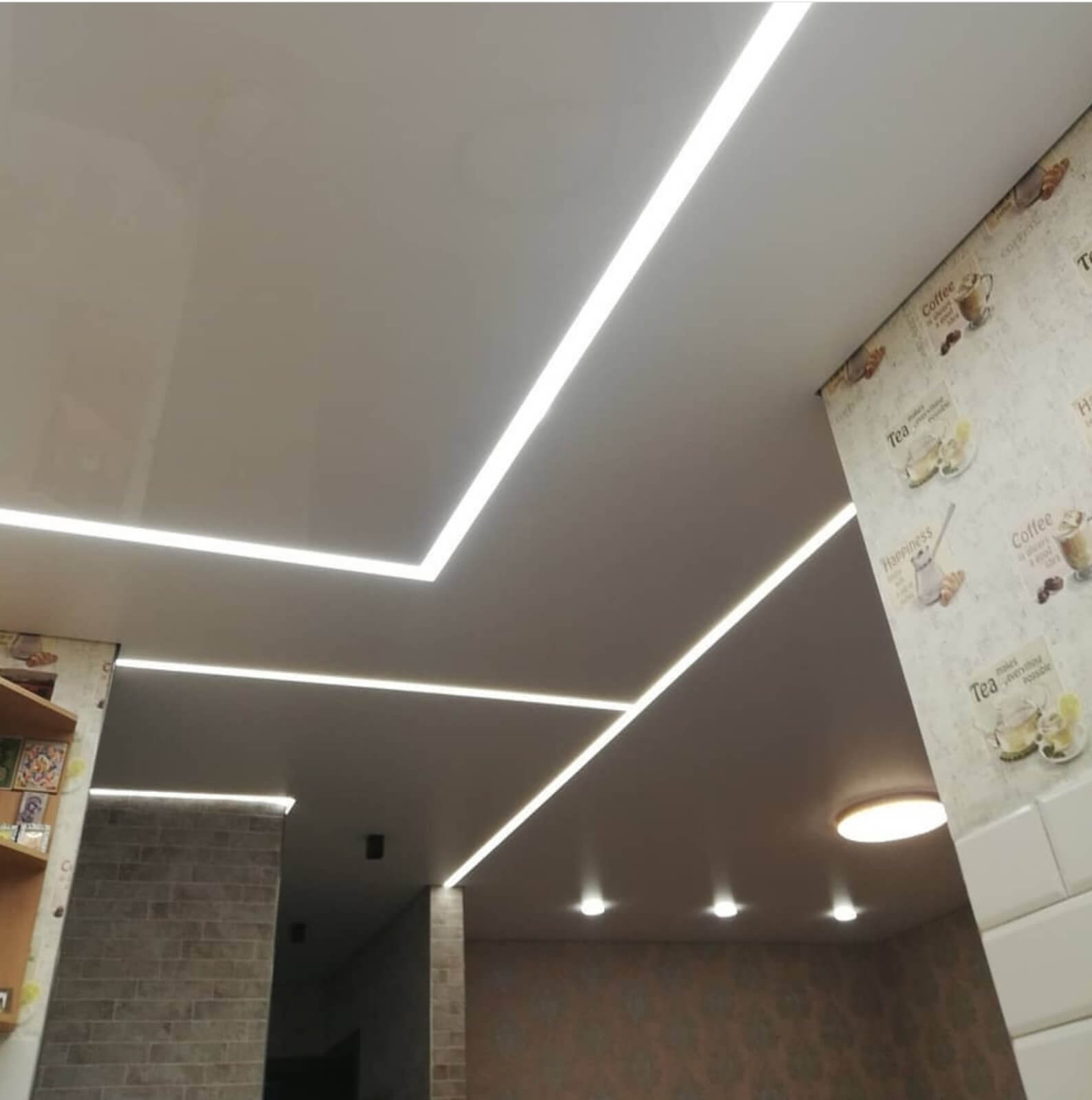 Световые линии в потолке — архитектурная подсветка